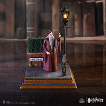 Load image into Gallery viewer, Harry Potter Privet Drive Light Up Figurine