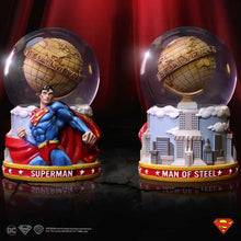 Load image into Gallery viewer, DC The Daily Planet Superman Snow Globe