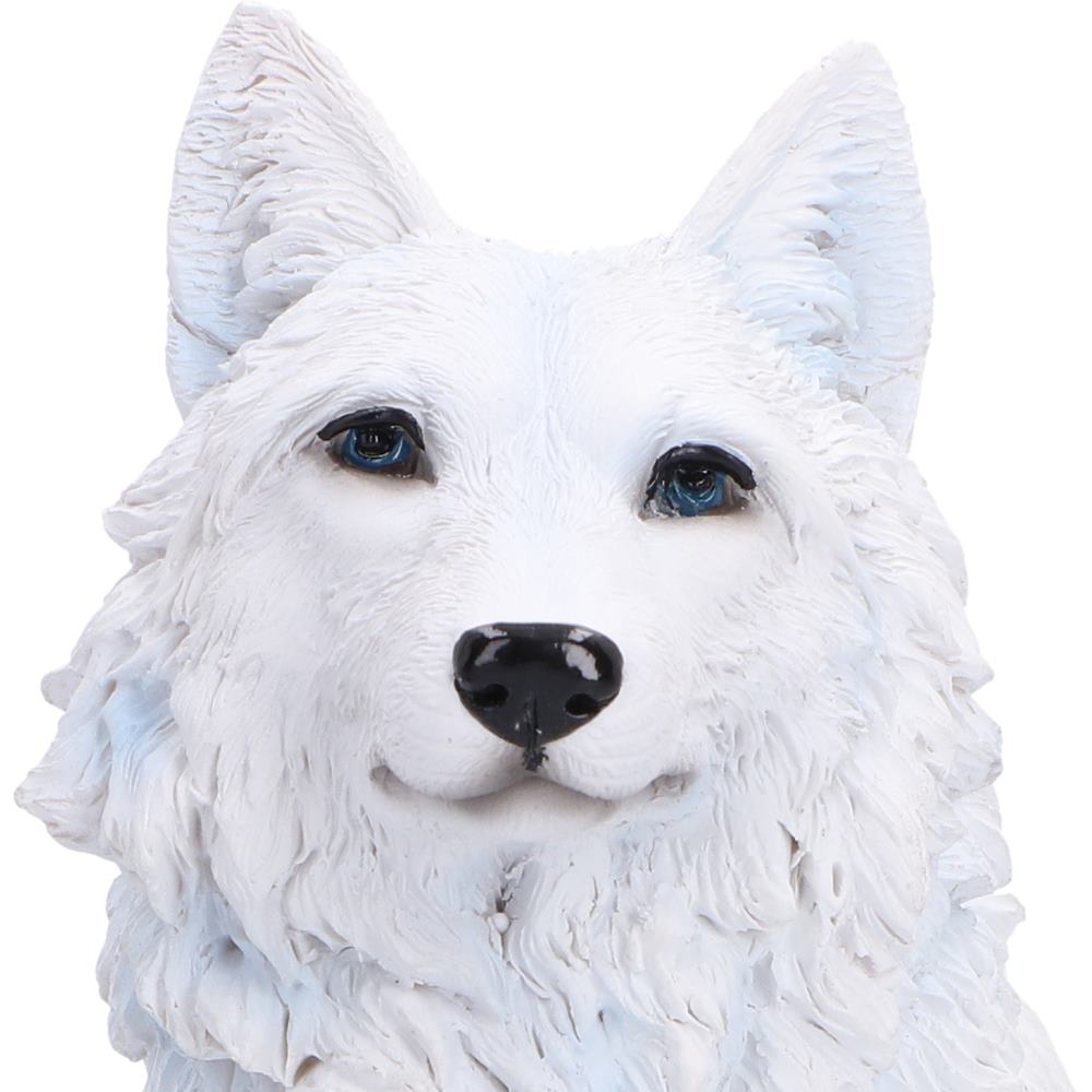 Close-up of intricate fur detailing on Arctic Bond wolf figurine